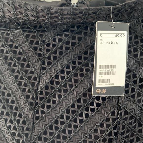 NWT - H&M black cut/out crochet long skirt. Size 6 - Picture 4 of 8